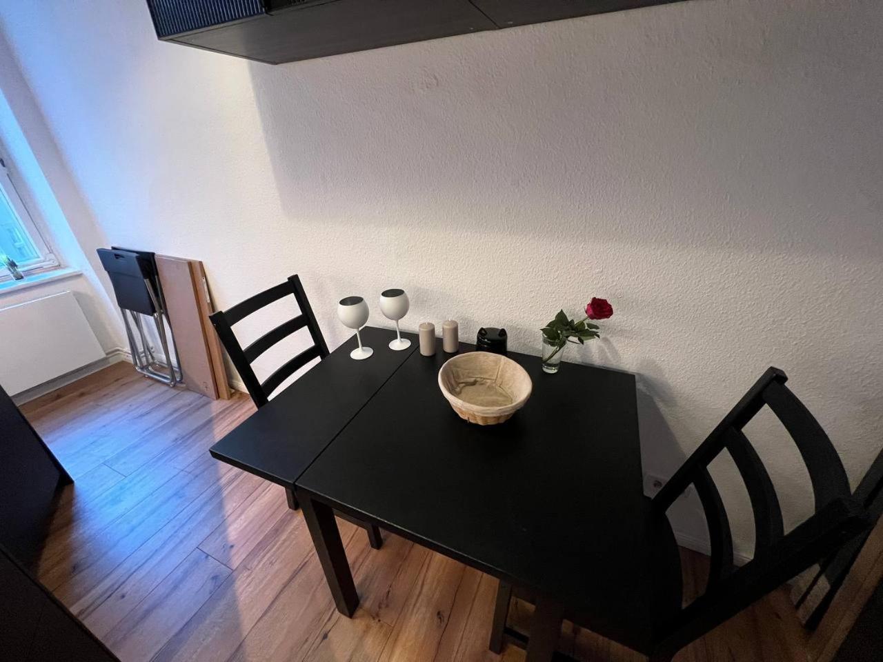 Stylish 2-Room Apartment With Balcony Next To East Side Gallery Berlin Exteriör bild