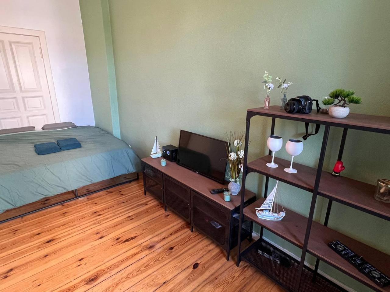 Stylish 2-Room Apartment With Balcony Next To East Side Gallery Berlin Exteriör bild