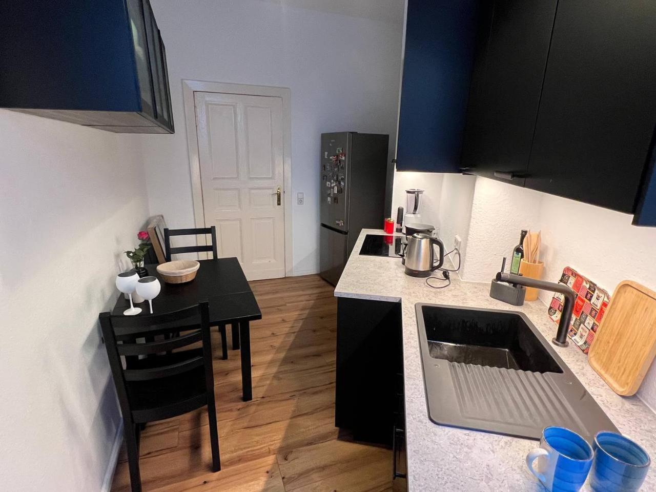 Stylish 2-Room Apartment With Balcony Next To East Side Gallery Berlin Exteriör bild