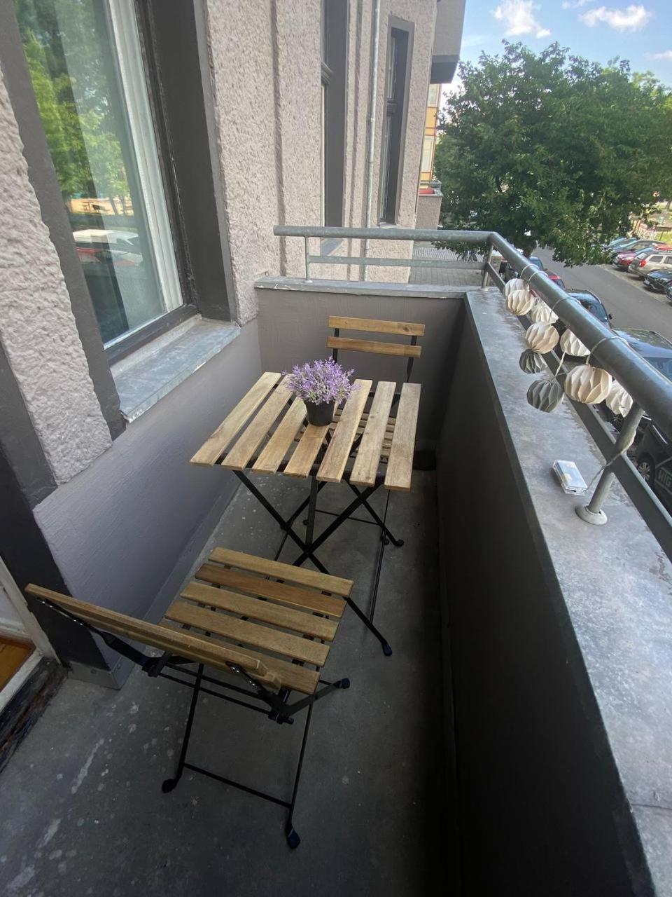 Stylish 2-Room Apartment With Balcony Next To East Side Gallery Berlin Exteriör bild