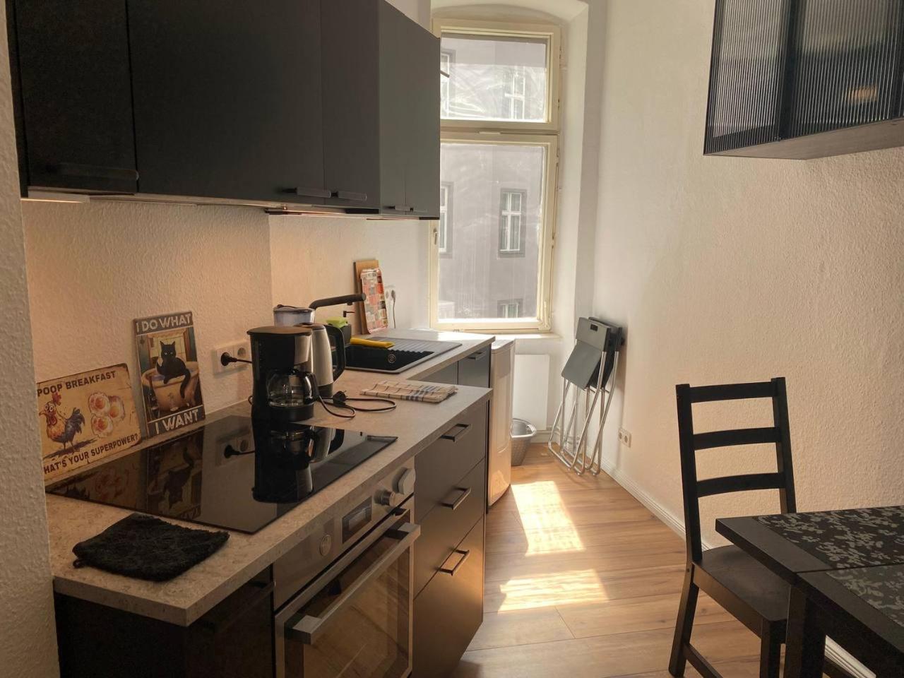 Stylish 2-Room Apartment With Balcony Next To East Side Gallery Berlin Exteriör bild